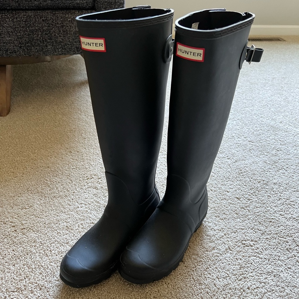 Barely worn tall Hunter matte boots